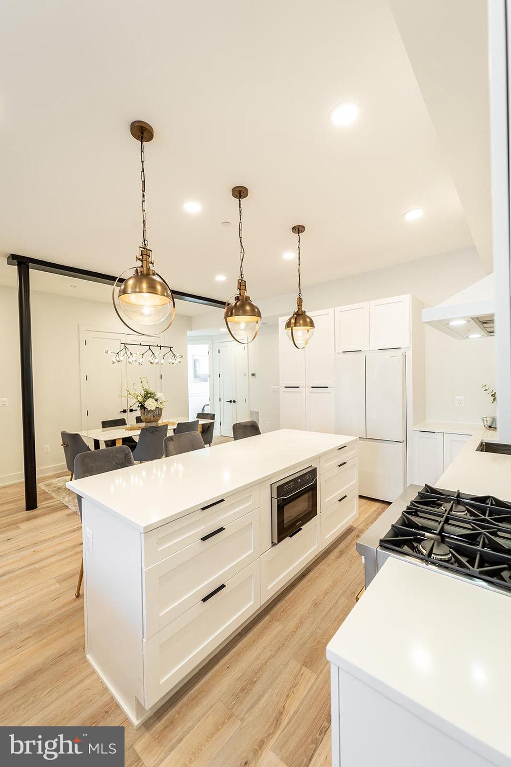 1215 HOLBROOK TERRACE NE 2