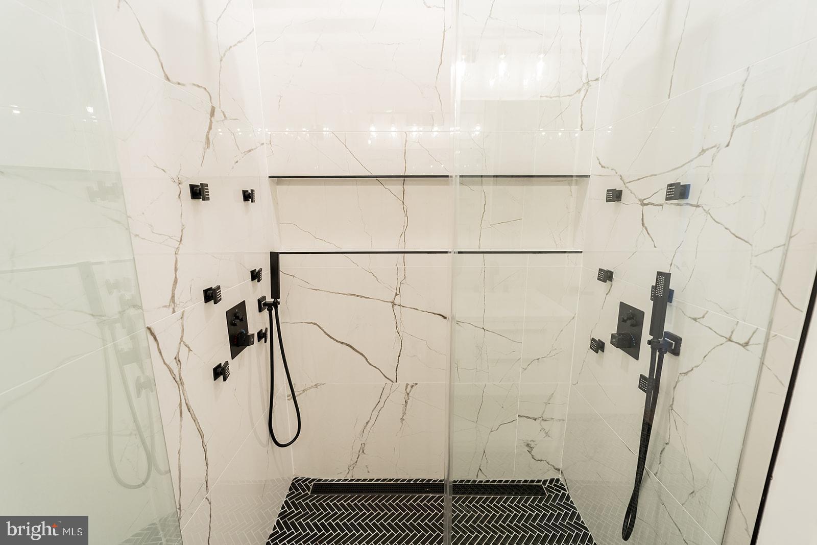 1215 HOLBROOK TERRACE NE 2