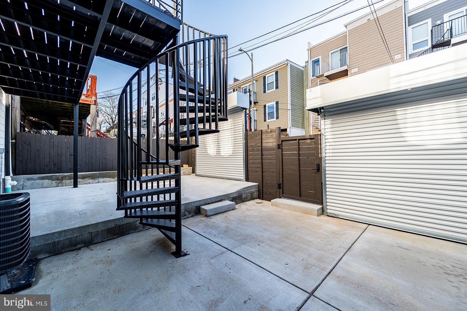 1215 HOLBROOK TERRACE NE 2