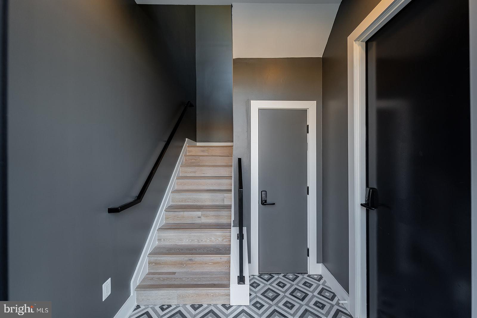 1215 HOLBROOK TERRACE NE 2