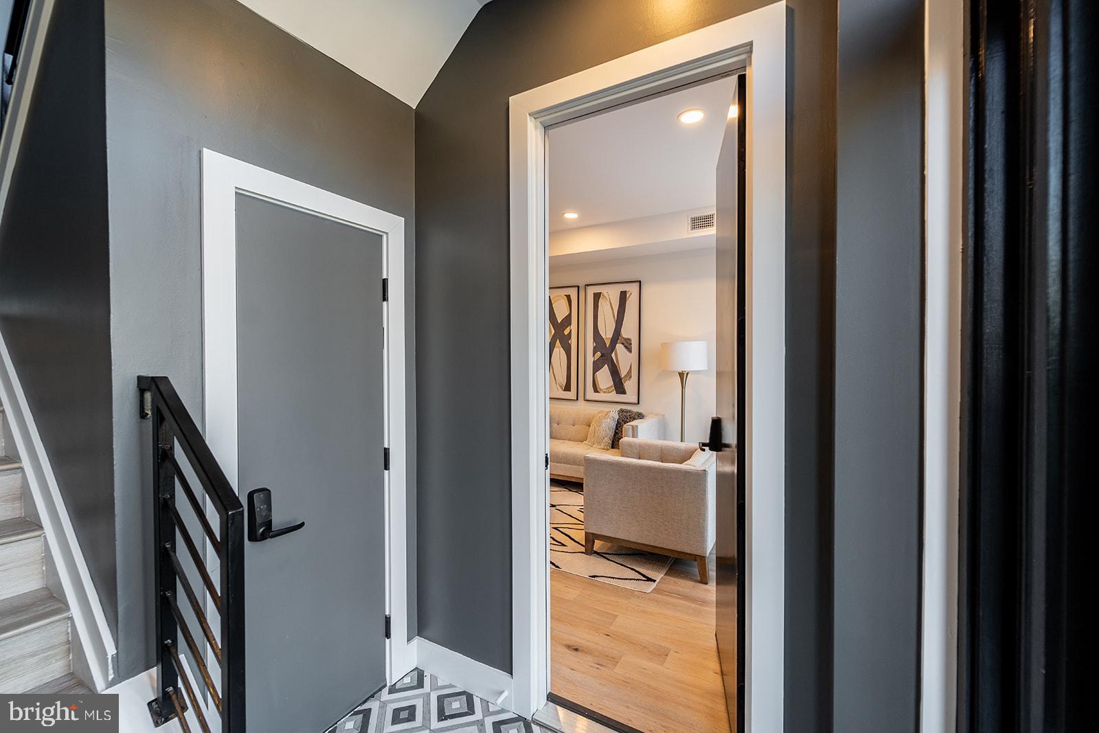 1215 HOLBROOK TERRACE NE 2