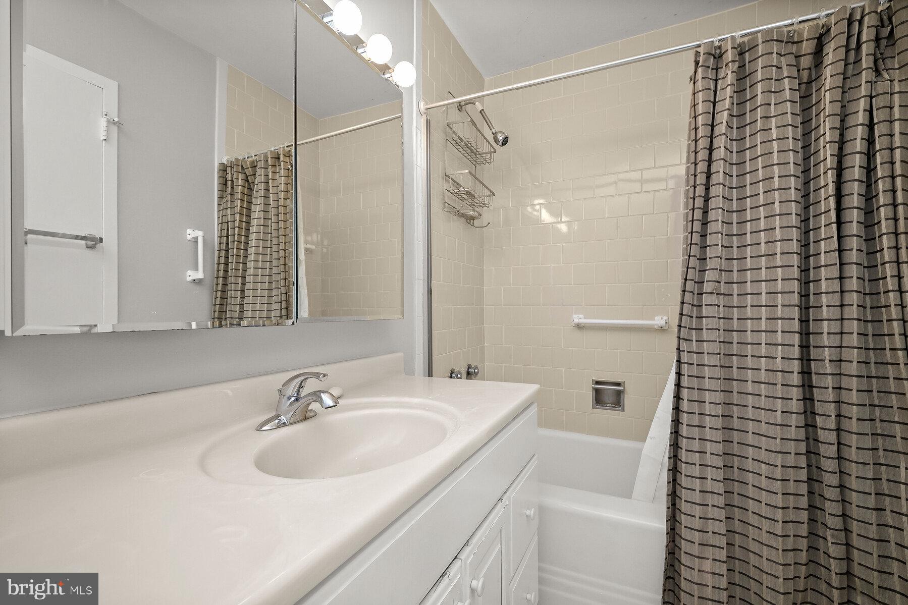 4101 CATHEDRAL AVENUE NW 910