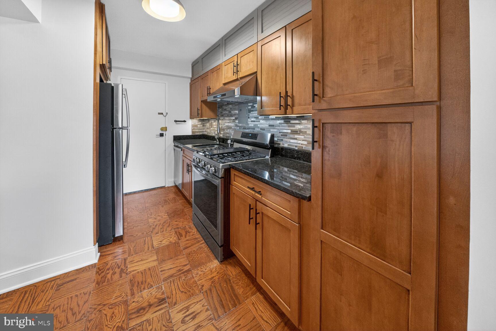 4201 CATHEDRAL AVENUE NW 222W