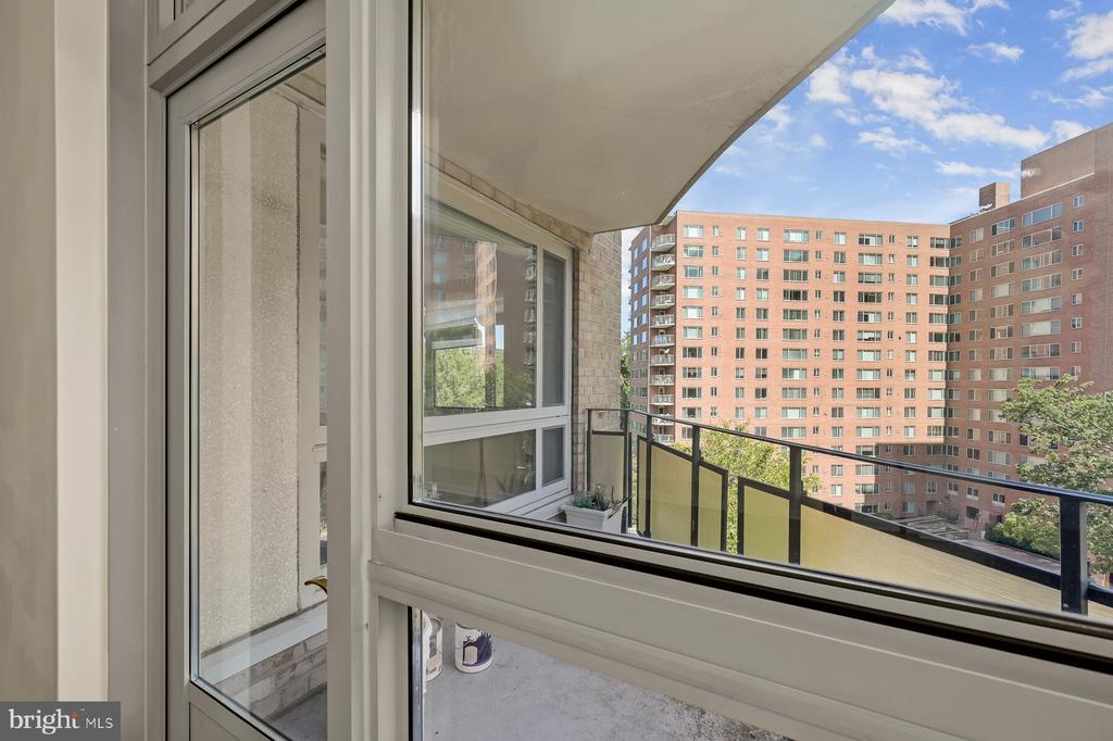 4101 CATHEDRAL AVENUE NW 910