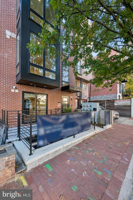 2134 WISCONSIN AVENUE NW 2