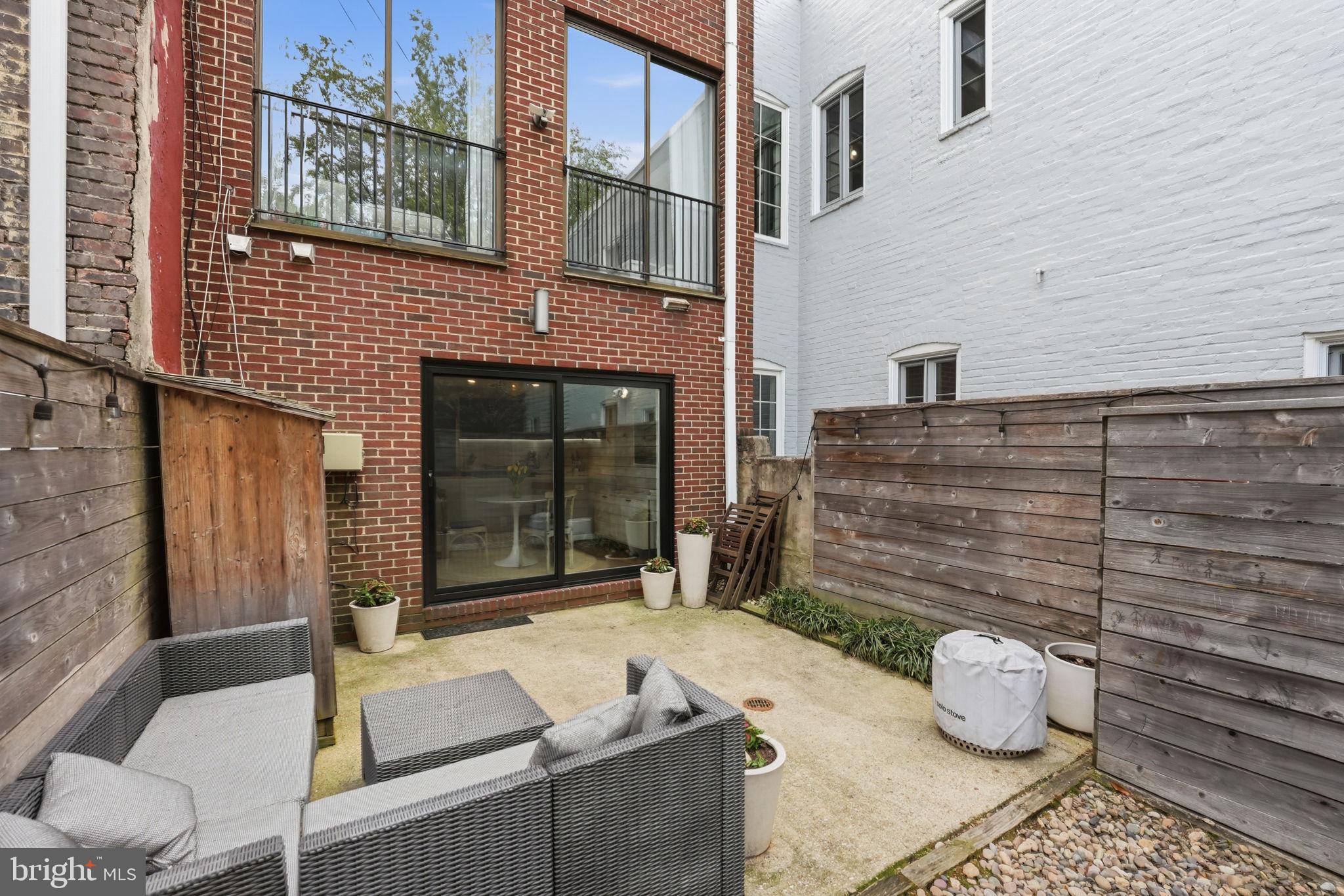 822 CONSTITUTION AVENUE NE