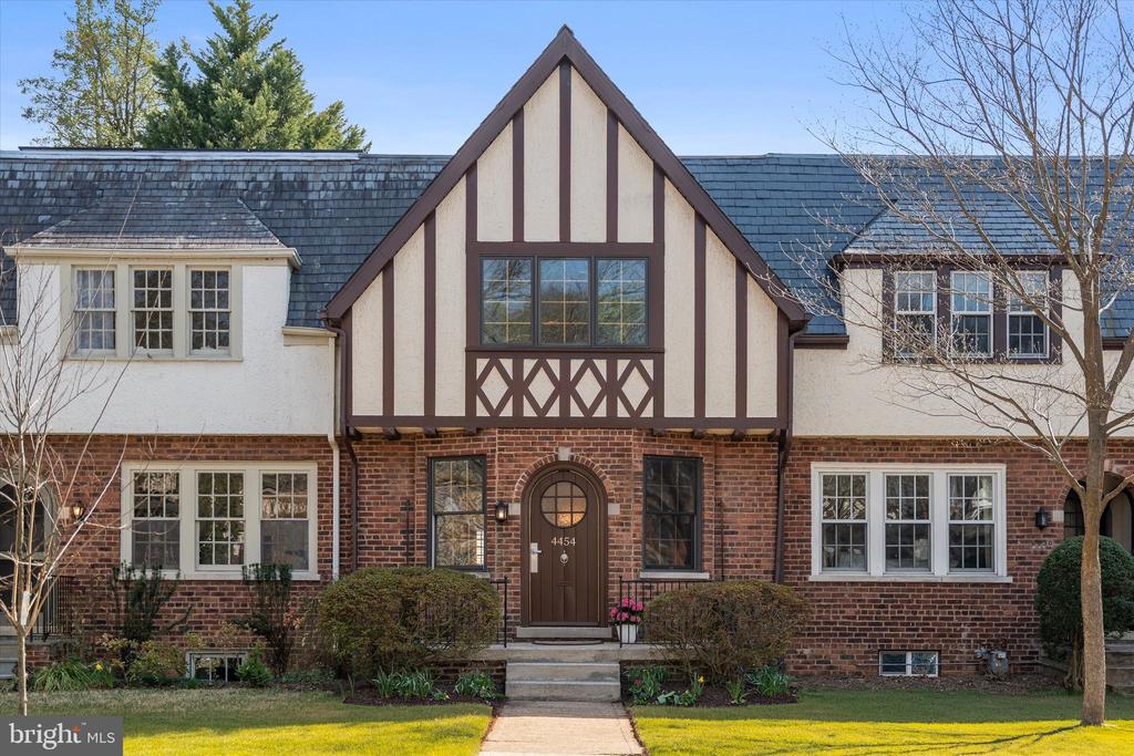 4454 GREENWICH PARKWAY NW
