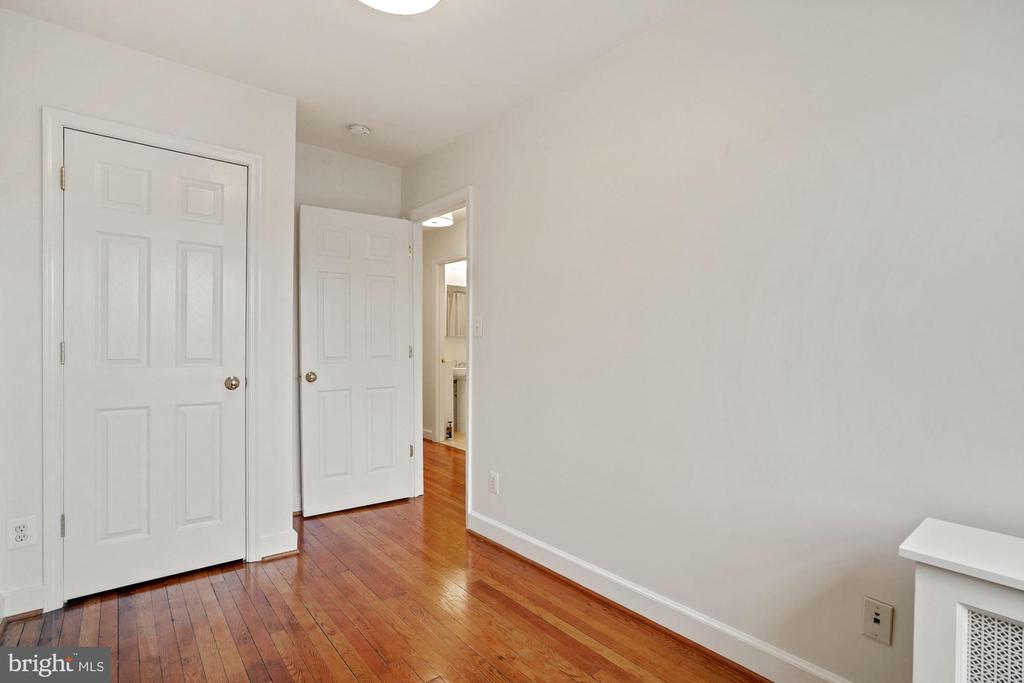 4454 GREENWICH PARKWAY NW