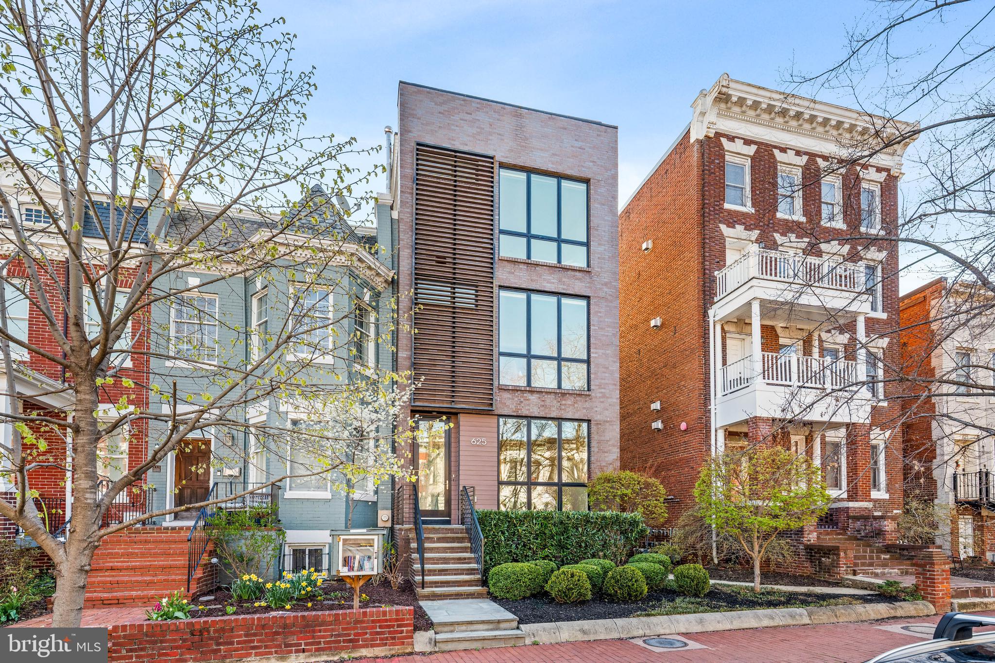625 5TH STREET NE 2