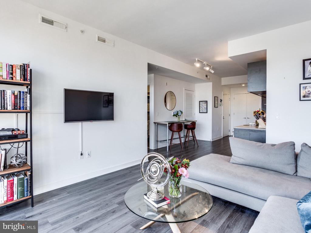 2030 NW 8TH STREET NW 503