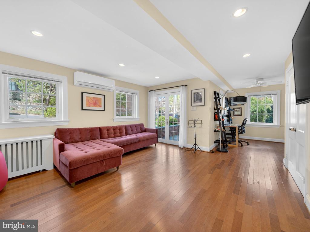 2119 HUIDEKOPER NW