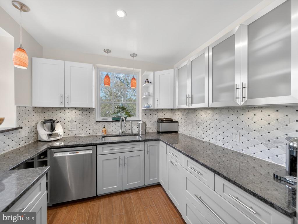 2119 HUIDEKOPER NW