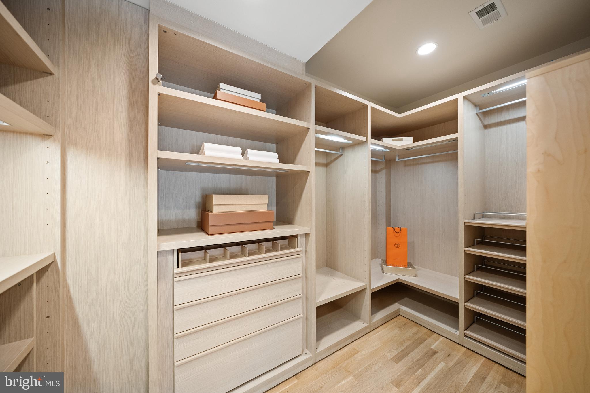 2319 BANCROFT PLACE NW