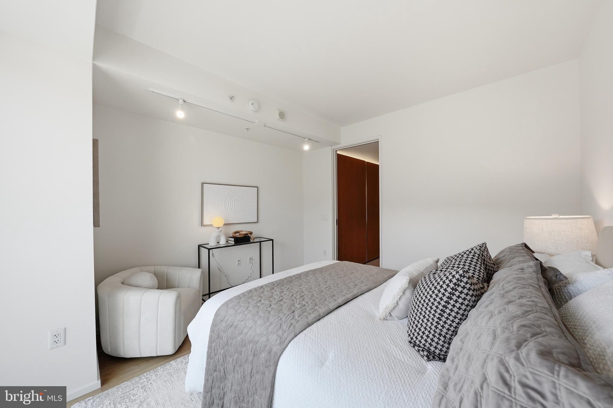 925 H STREET NW 904
