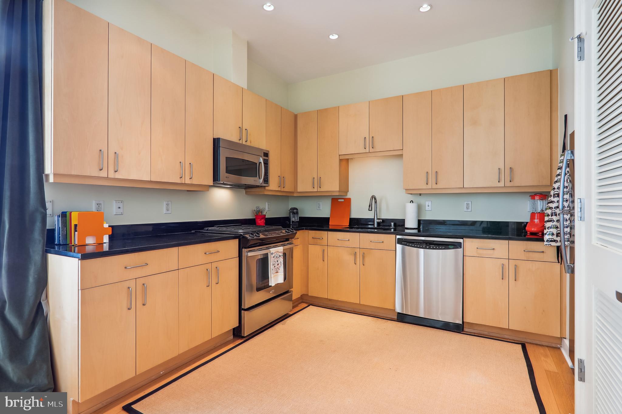 675 E STREET NW 250