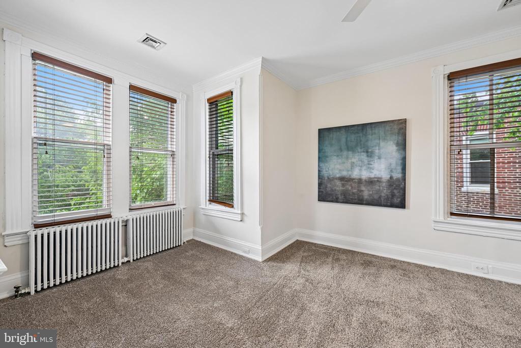 123 7TH STREET NE