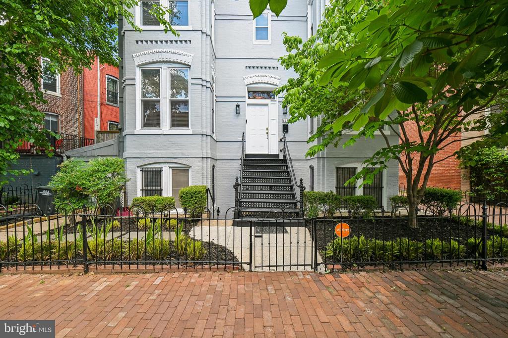123 7TH STREET NE