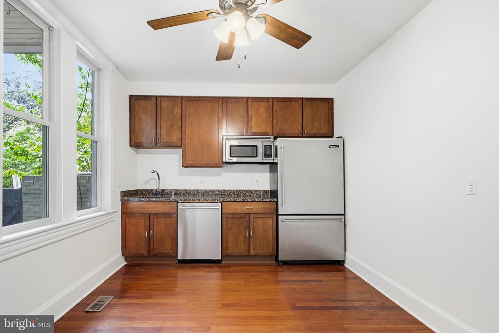 400 7TH STREET SE