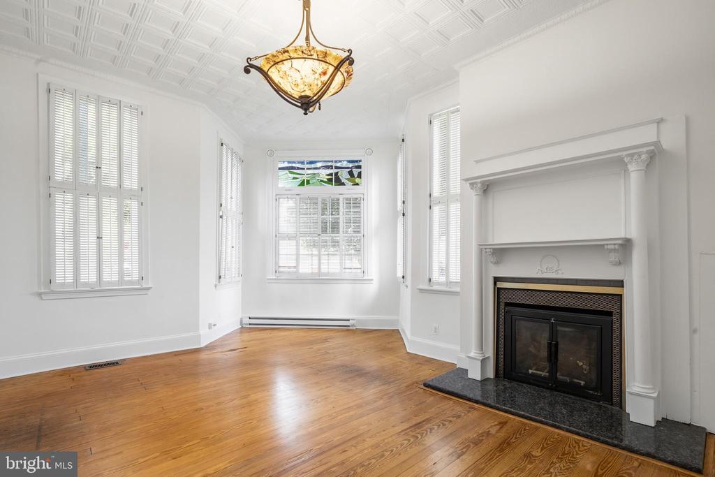 400 7TH STREET SE