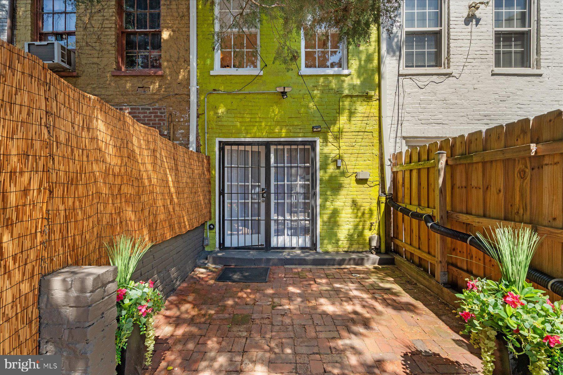 1062 | 1064 THOMAS JEFFERSON STREET NW