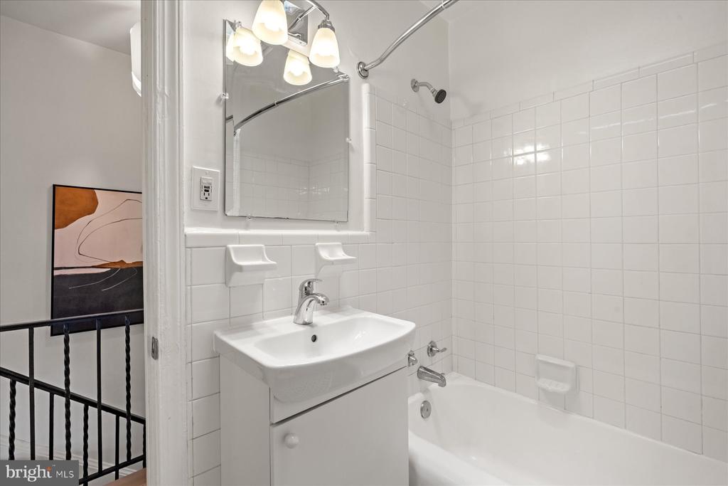 1062 | 1064 THOMAS JEFFERSON STREET NW
