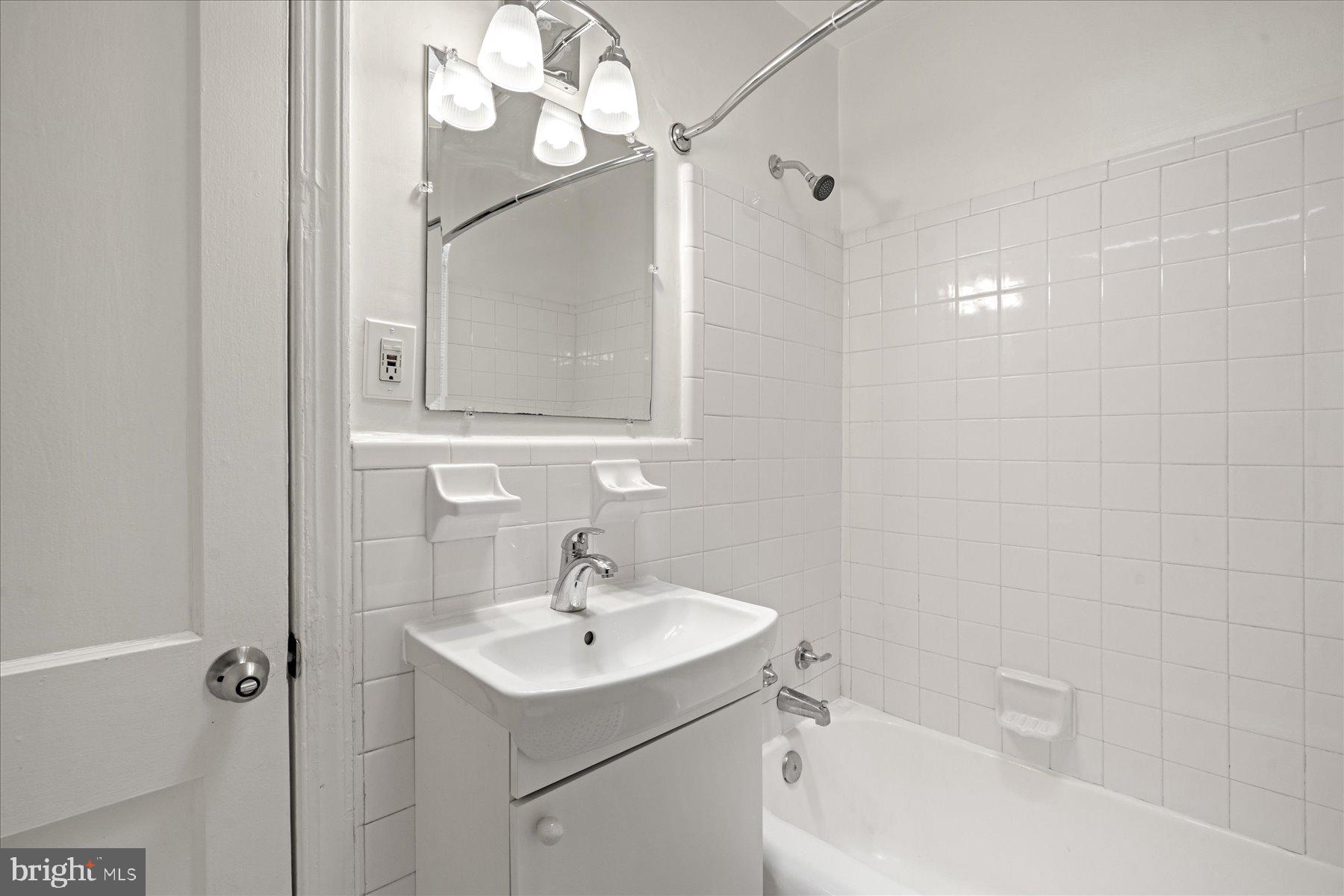1062 | 1064 THOMAS JEFFERSON STREET NW