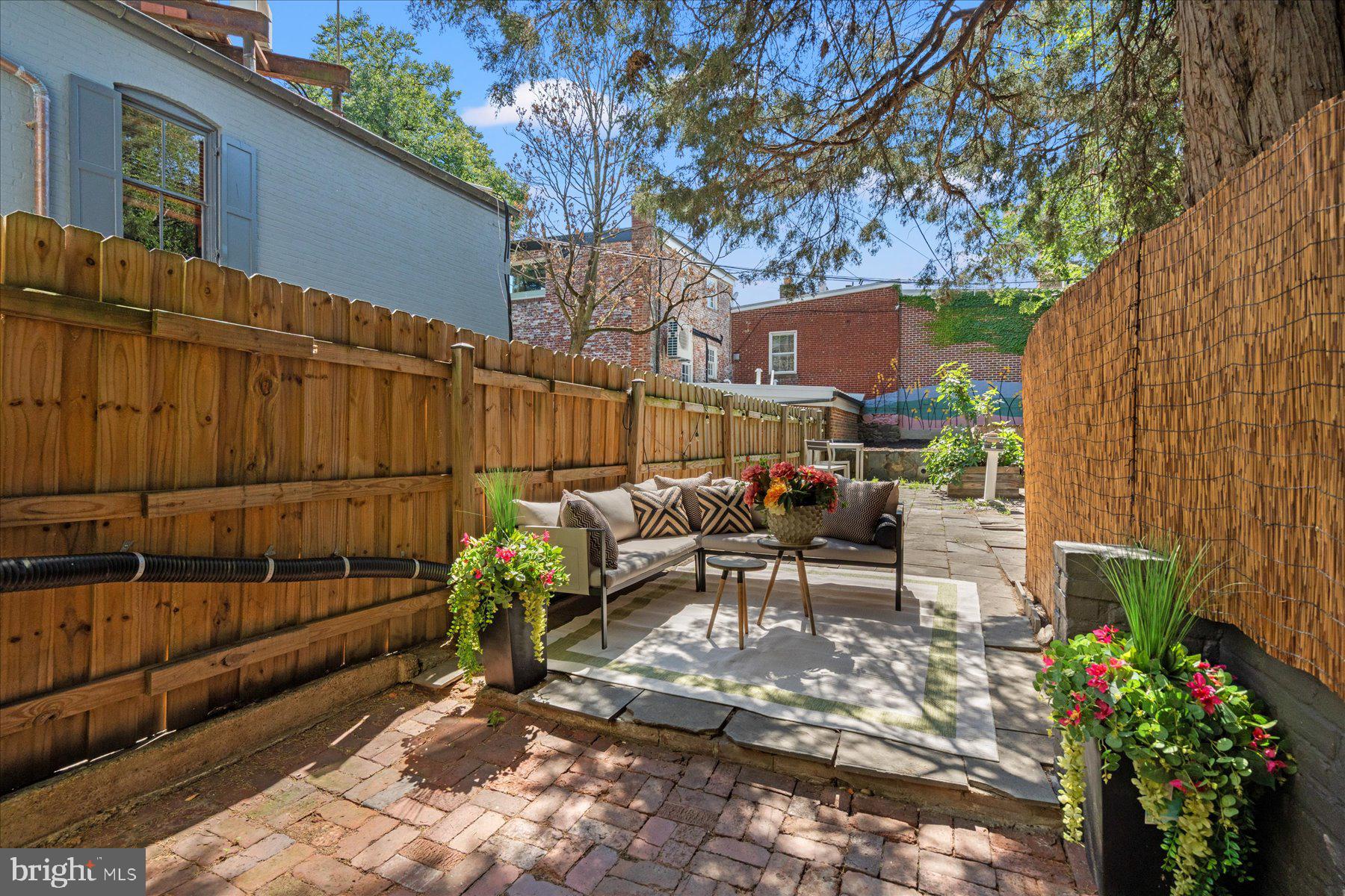 1062 | 1064 THOMAS JEFFERSON STREET NW