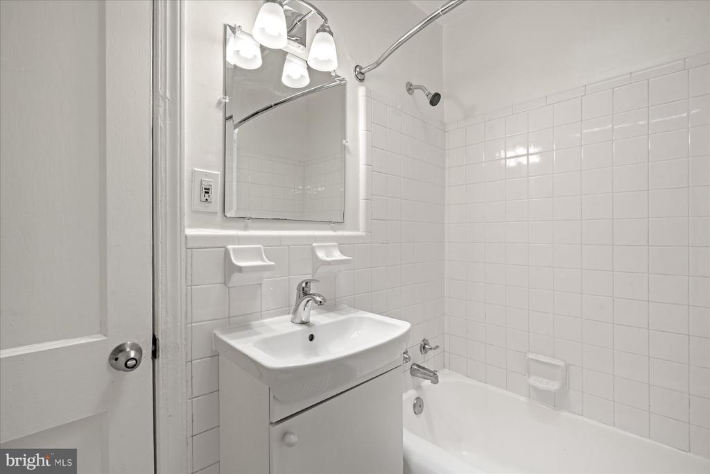 1062 | 1064 THOMAS JEFFERSON STREET NW