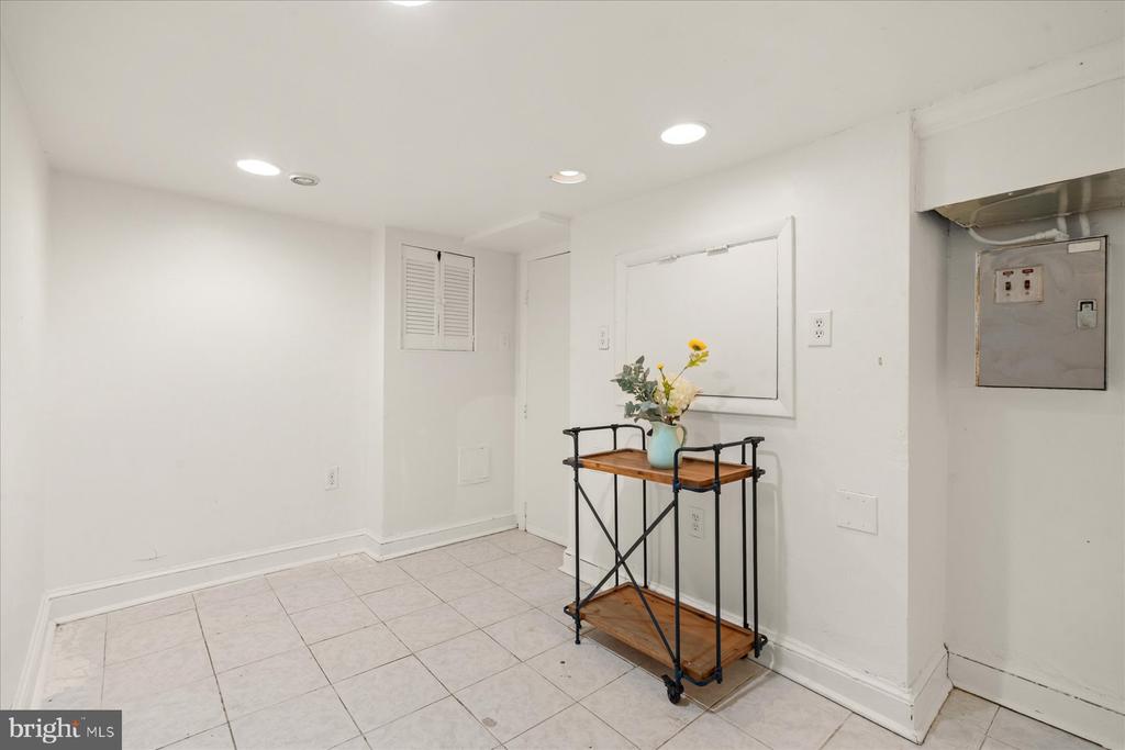 1062 | 1064 THOMAS JEFFERSON STREET NW