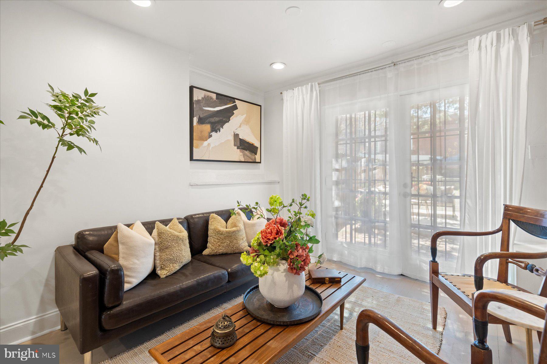 1062 | 1064 THOMAS JEFFERSON STREET NW
