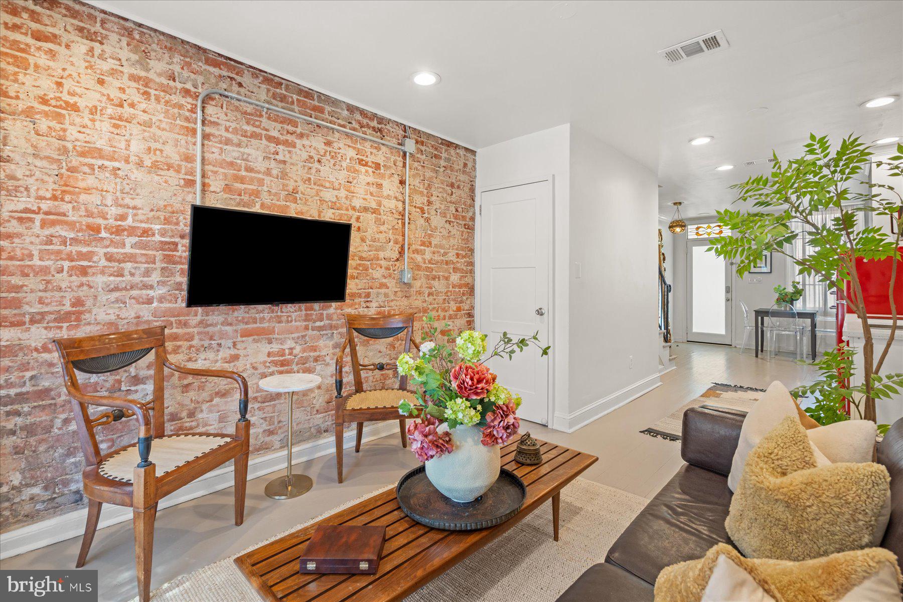 1062 | 1064 THOMAS JEFFERSON STREET NW