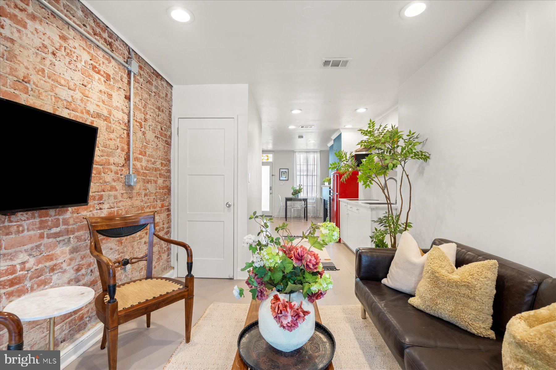 1062 | 1064 THOMAS JEFFERSON STREET NW