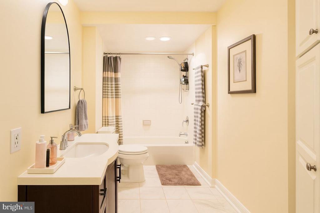 2555 PENNSYLVANIA AVENUE NW 408