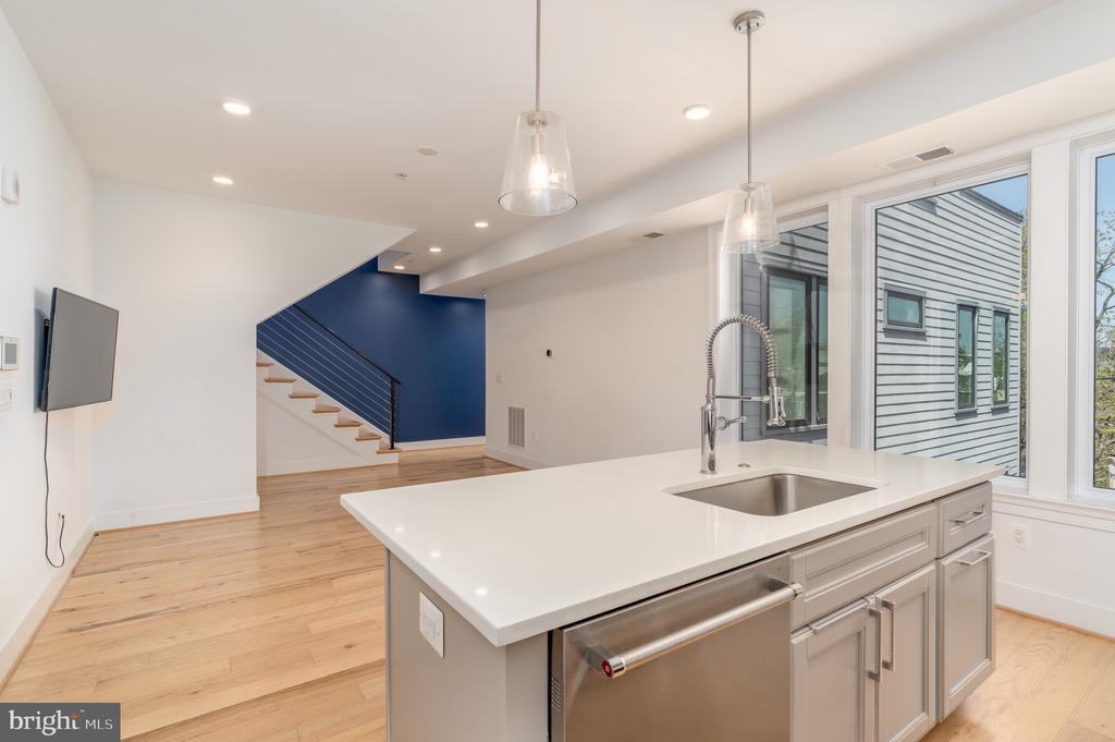 811 UPSHUR STREET NW PH10