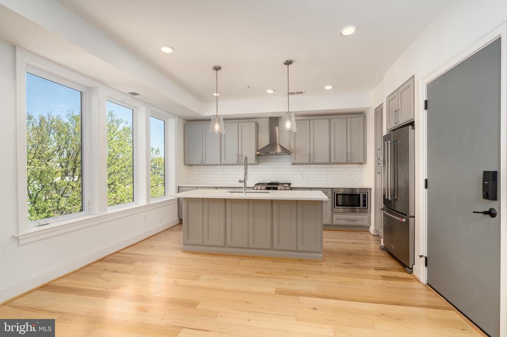 811 UPSHUR STREET NW PH10