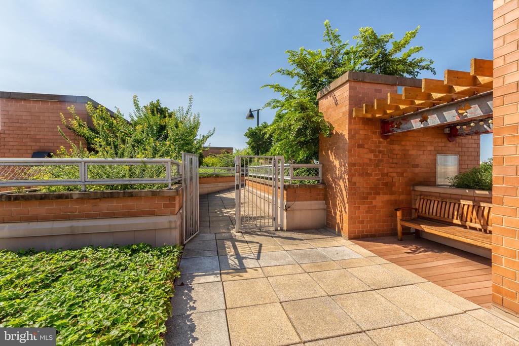 616 E STREET NW Unit: 607