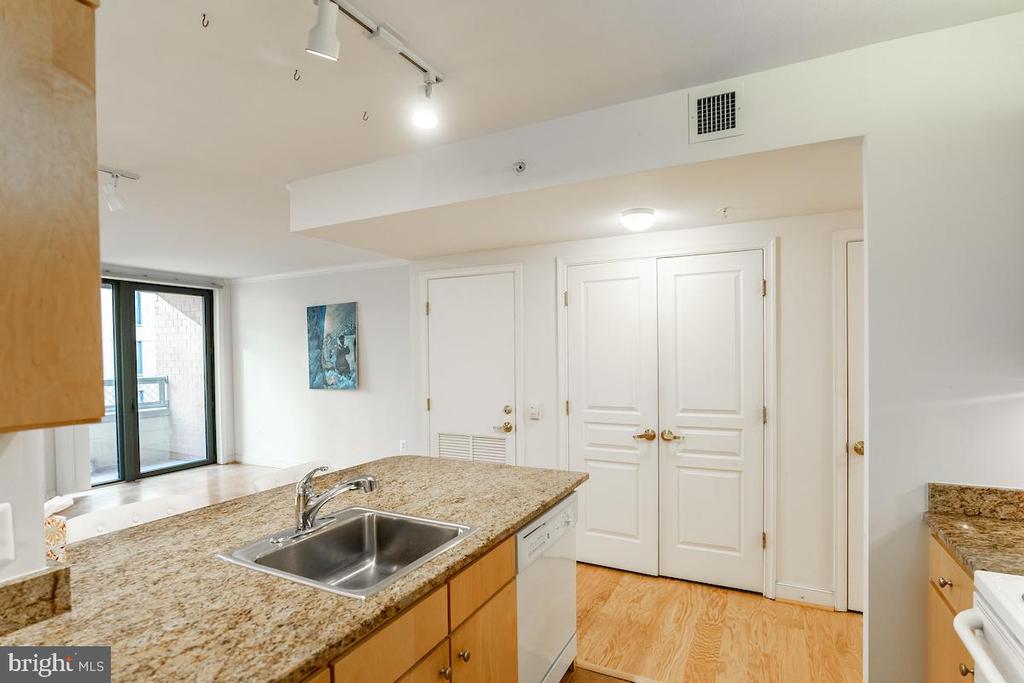 616 E STREET NW Unit: 607