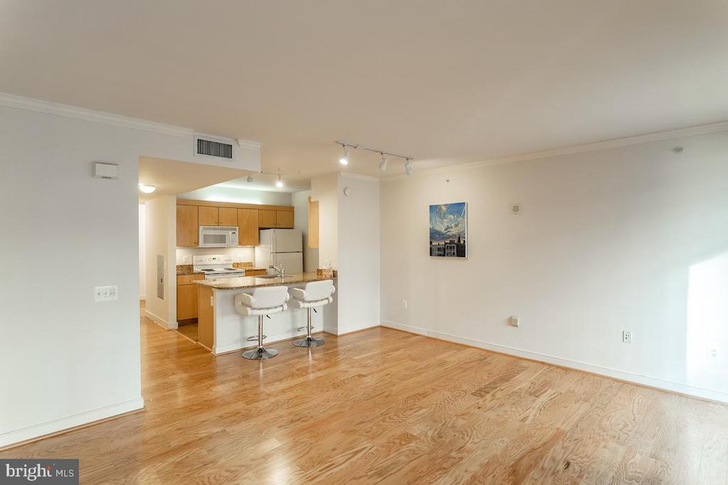 616 E STREET NW Unit: 607