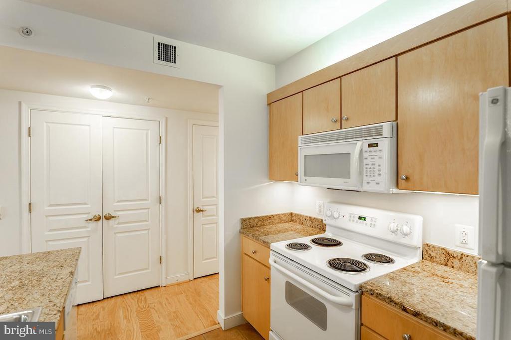616 E STREET NW Unit: 607