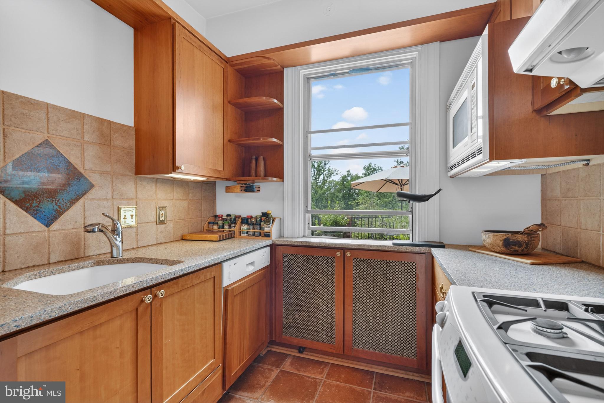 4000 NW CATHEDRAL AVENUE NW 229/239 B