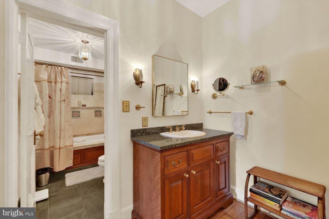 4000 NW CATHEDRAL AVENUE NW 229/239 B