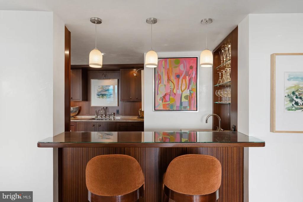 801 PENNSYLVANIA AVENUE NW Unit: 1218