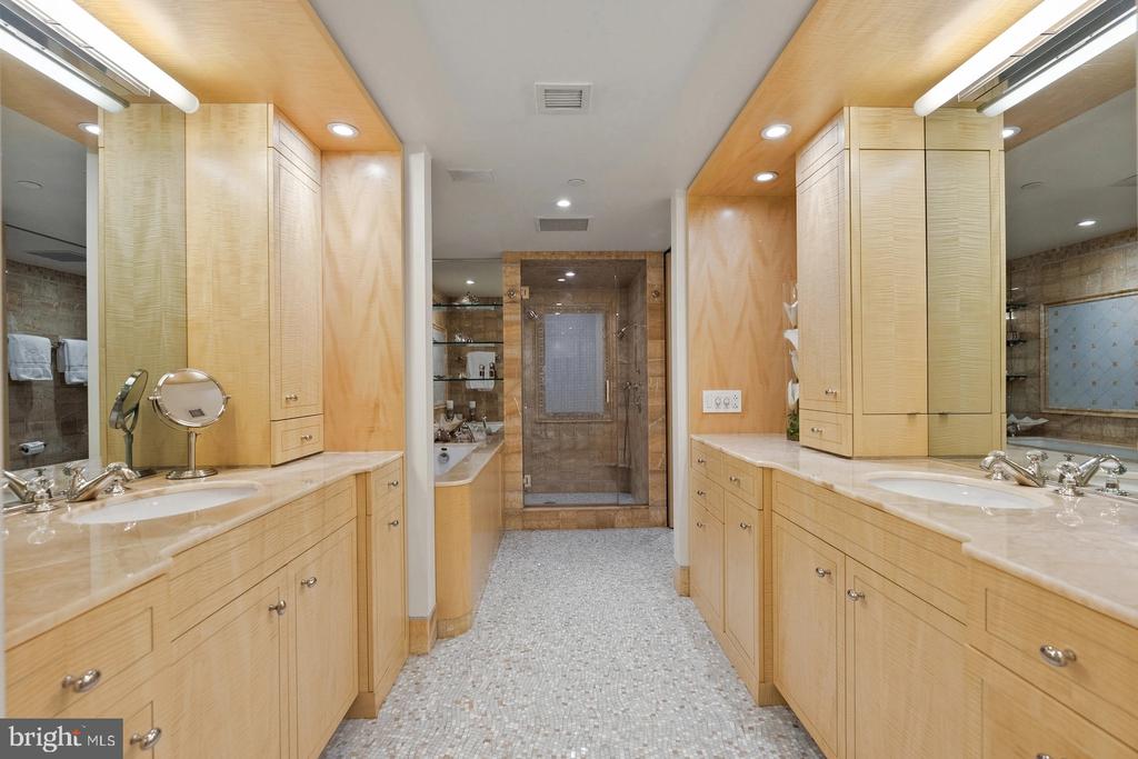 801 PENNSYLVANIA AVENUE NW Unit: 1218