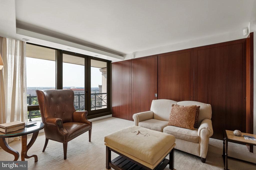 801 PENNSYLVANIA AVENUE NW Unit: 1218