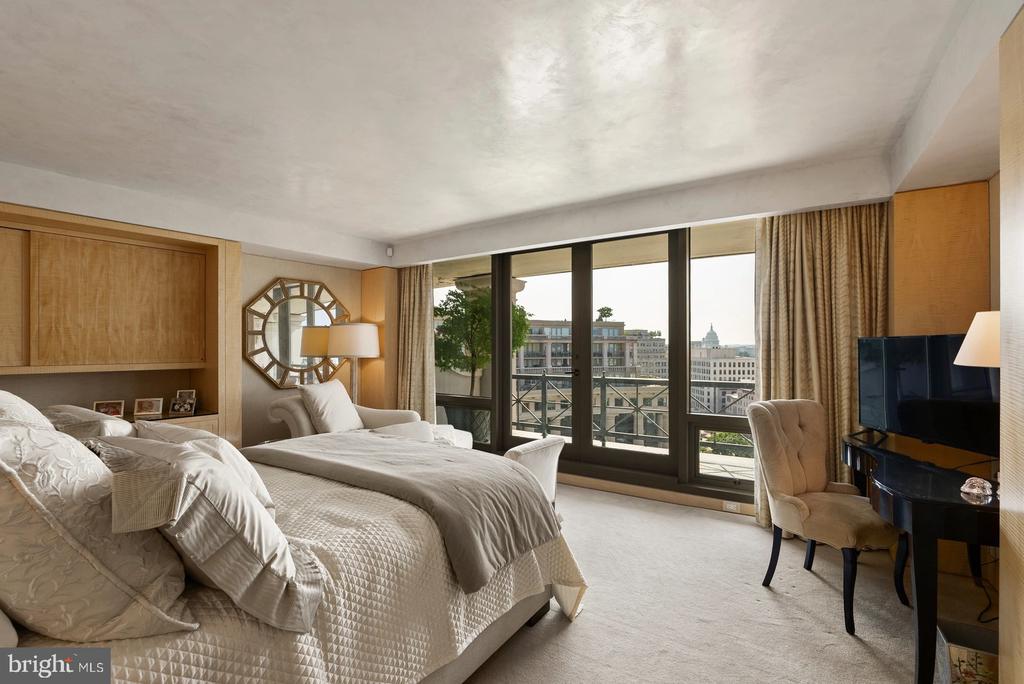 801 PENNSYLVANIA AVENUE NW Unit: 1218