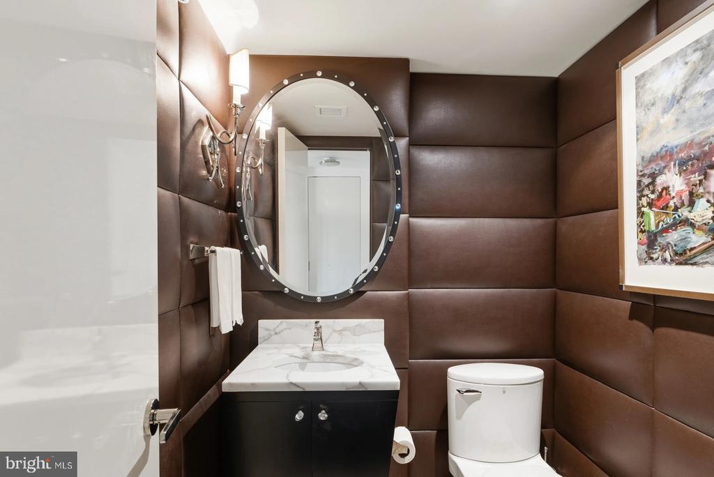 801 PENNSYLVANIA AVENUE NW Unit: 1218