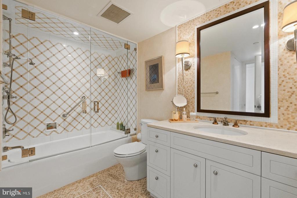 801 PENNSYLVANIA AVENUE NW Unit: 1218