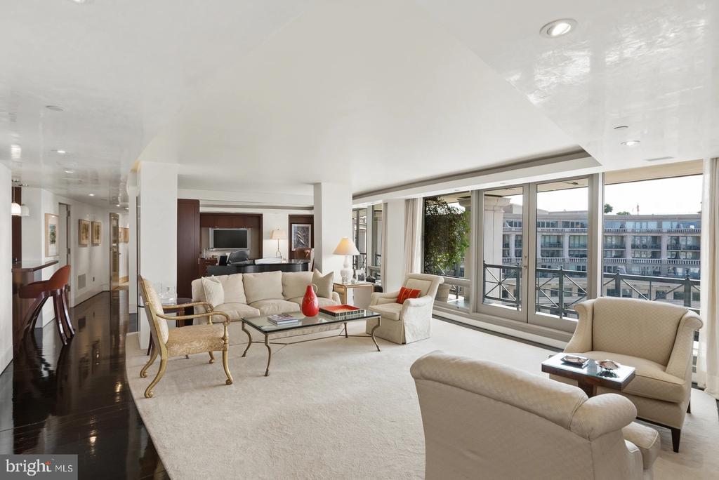 801 PENNSYLVANIA AVENUE NW Unit: 1218