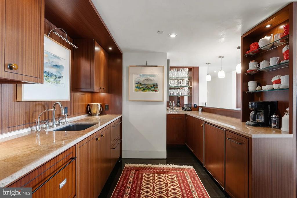 801 PENNSYLVANIA AVENUE NW Unit: 1218