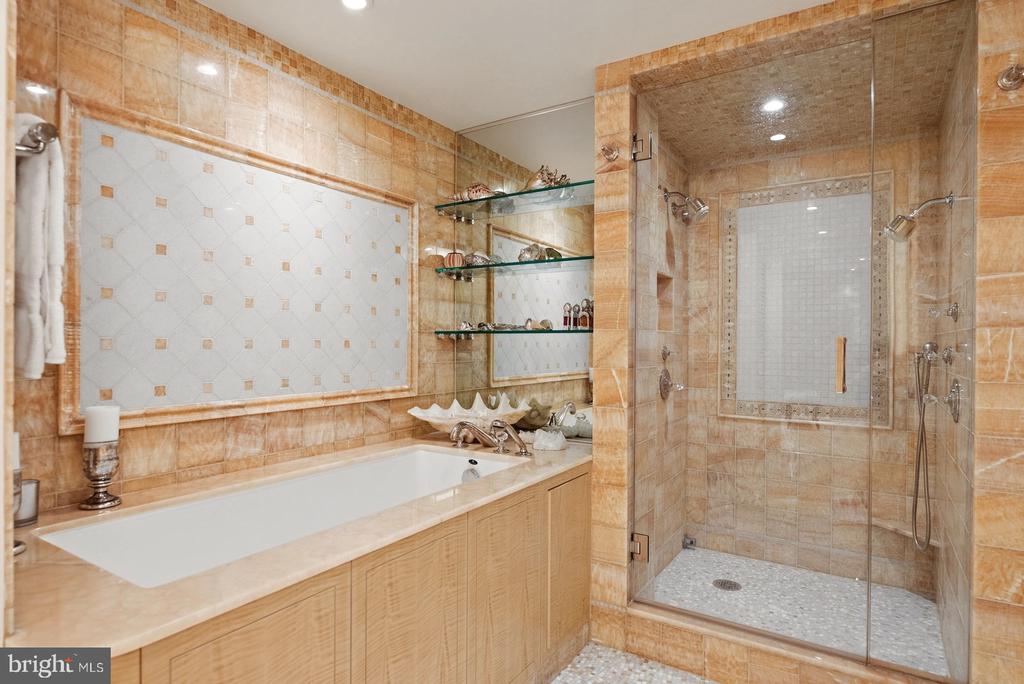 801 PENNSYLVANIA AVENUE NW Unit: 1218